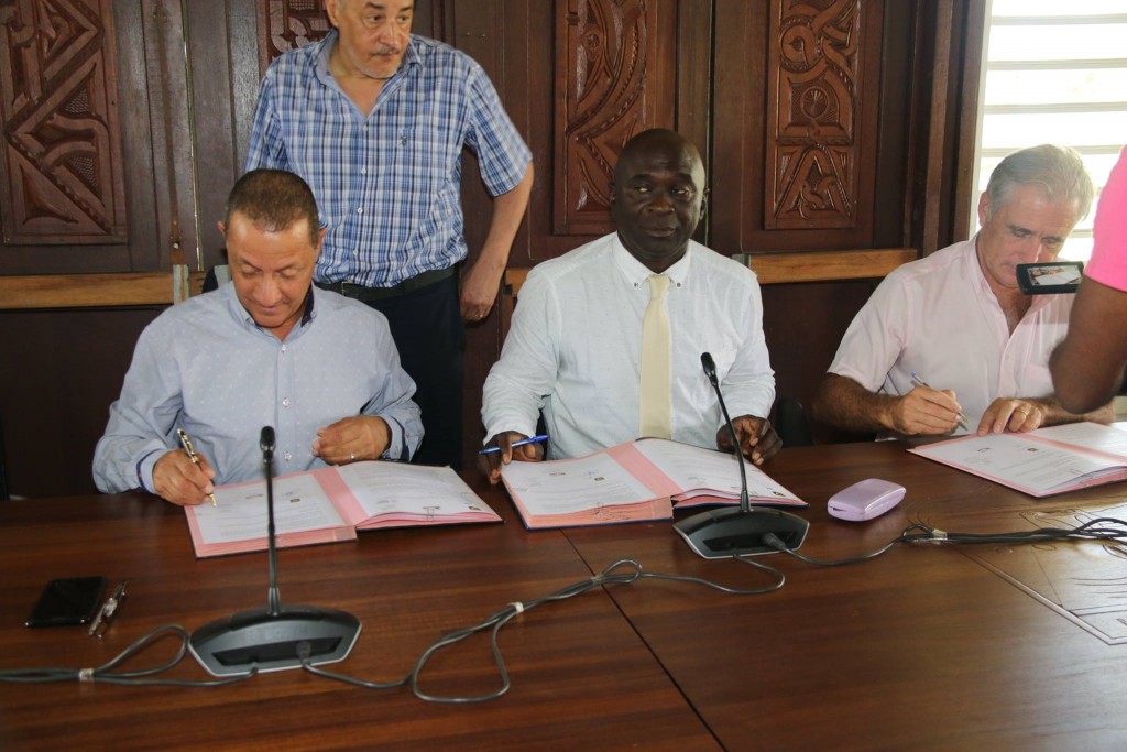 GUYANE.Visite de Rodolphe ALEXANDRE à Maripasoula ou plusieurs décisions ont été prises.