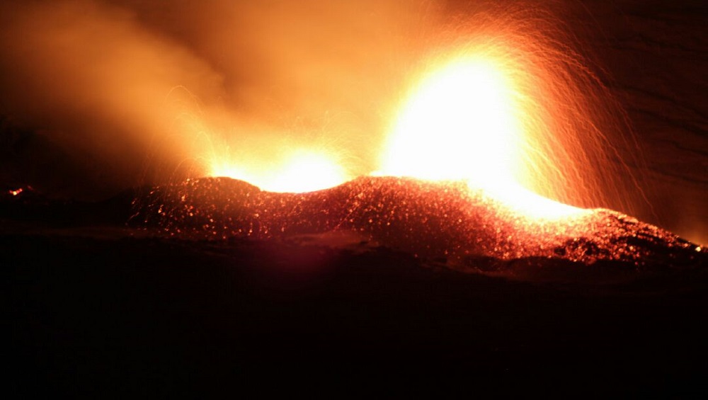 [Vidéo] REUNION .Magnifiques images du Piton de la Fournaise. (freedom)