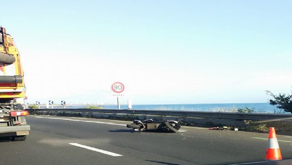 REUNION. Massage cardiaque en cours sur un motard, percuté par un poids lourd au Port (Source Freedom