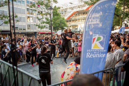 [Vidéo] REUNION. Fête de la musique organisée par l’antenne de la Réunion à Paris. (source 97-4 tv)