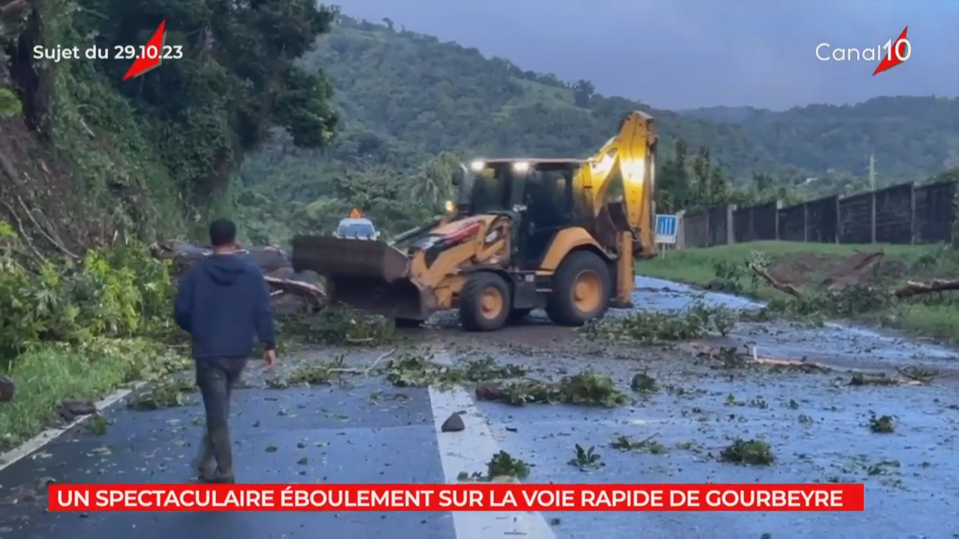 [Vidéo] Onews Guadeloupe. Spectaculaire éboulement sur la route rapide de Gourbeyre